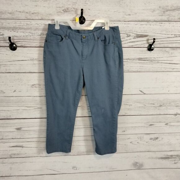 "Michael Kors" woman's capris  - Picture 1 of 10